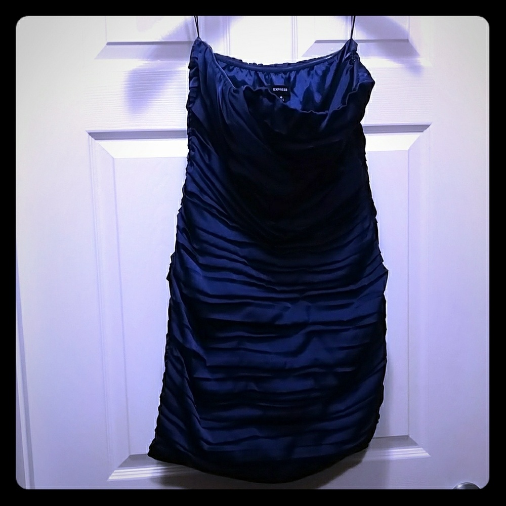 Dark blue strapless scrunch dress